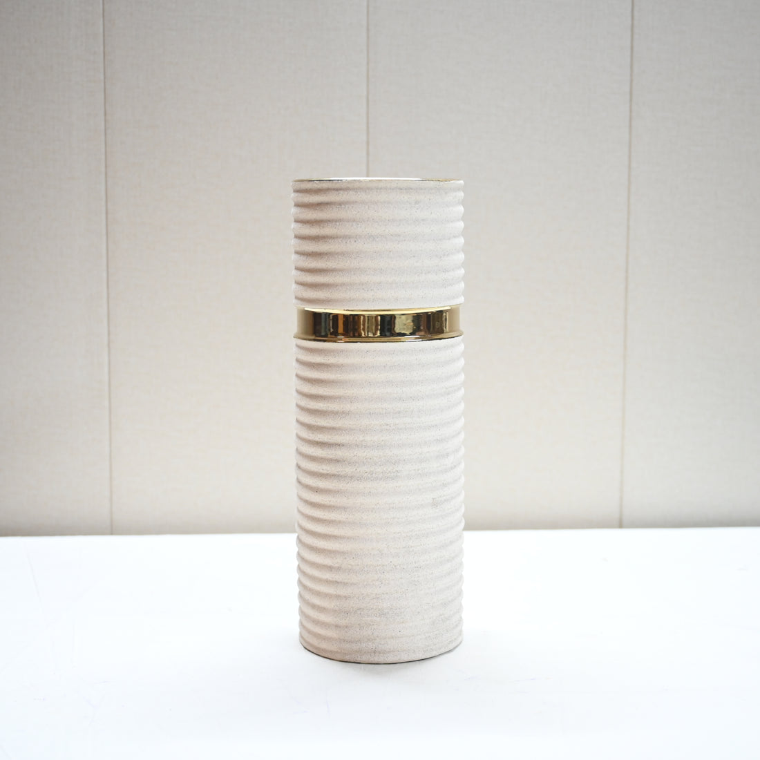 Modern ribbed table pot for Diwali decoration and flower arrangement