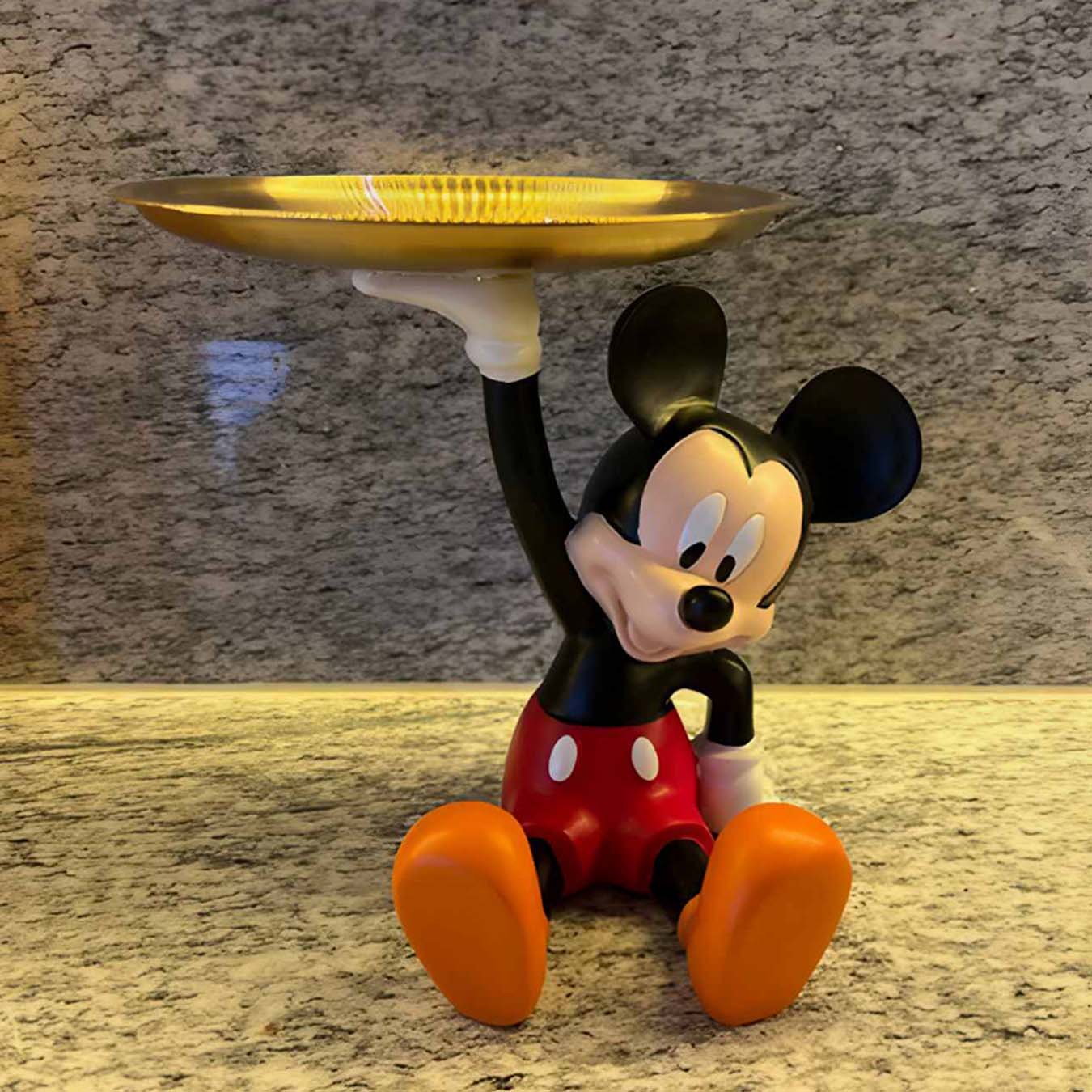 Small mickey mouse with tray
